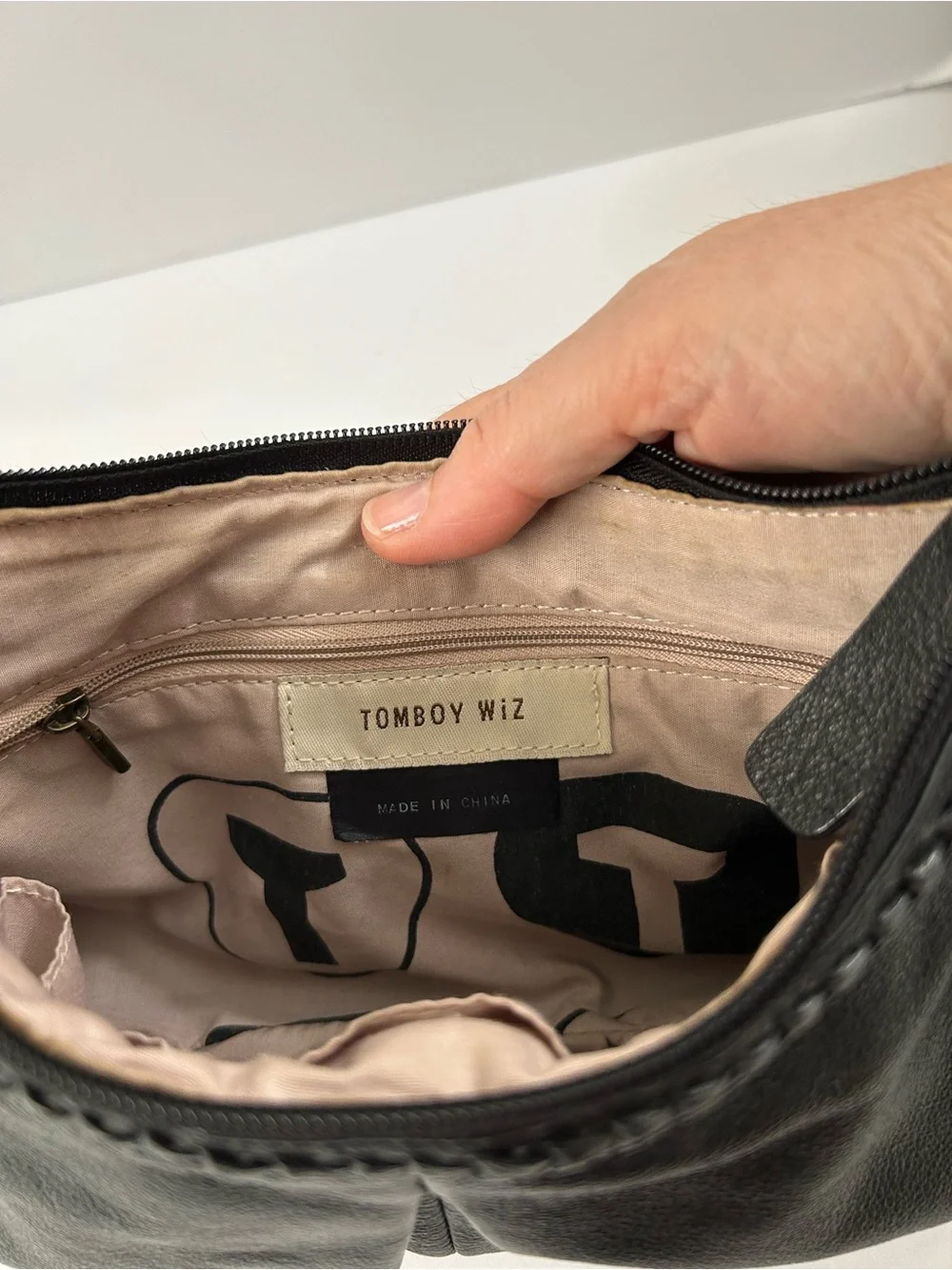 TOMBOY WiZ - Black Leather Shoulder Bag